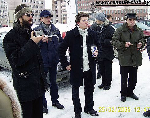 Под чаек/кофеек разговоры становятся активнее