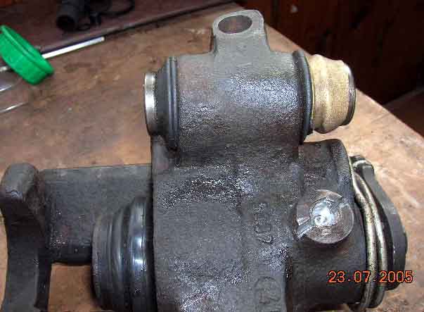 Пыльники суппорта заменены (Renault Laguna)